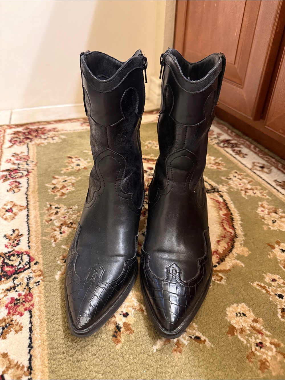 Crown Vintage Black Pointed Toe Western Heeled Boots - Picture 3 of 6